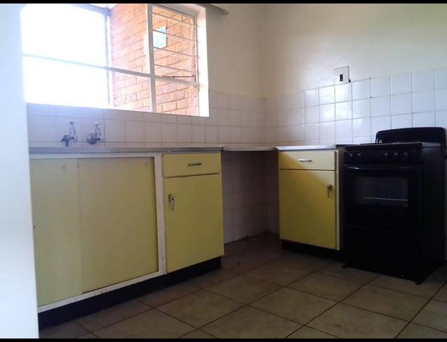 3 BEDROOM PROPERTY TO RENT IN FLORIDA LAKE